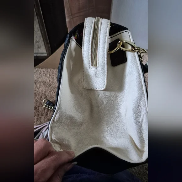 Betsey Johnson Black Quilted Crossbody Bag - Picture 7 of 8